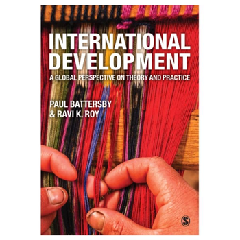 International Development: A Global Perspective on Theory and Practice (Paperback) van Battersby