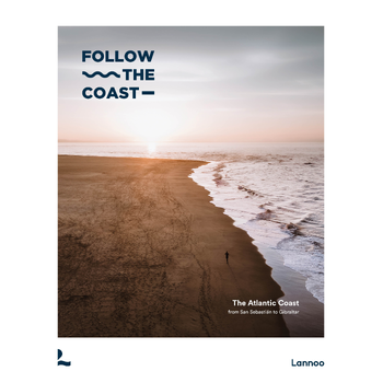 Follow the coast - from San Sebastián to Gibraltar (Hardback) bij Singel 344