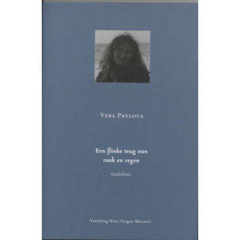 Een flinke teug van rook en regen (Paperback) van Vera Pavlova