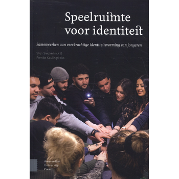 Speelruimte voor identiteit (Paperback) bij Singel 344